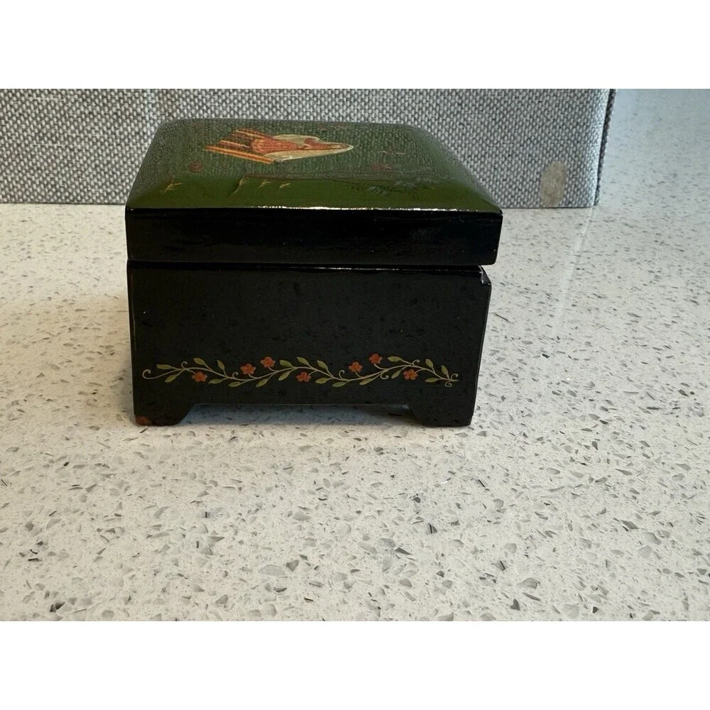Russian Lacquer Jewelry Box Beautiful Hand Painted Design Made in Russia